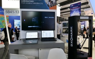 MWC2023 | DXOMARK部署机器人 展示测试手机电池续航