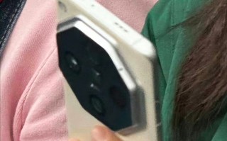 OPPO Find X7真机曝光，相机配置双潜望，设计借鉴华为Mate60 RS设计？