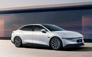 剑指小米？极氪007后驱增强版上市 800V高压平台，售价20.99万元